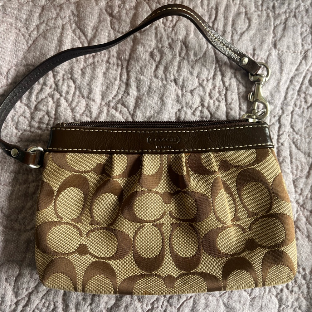 Coach Wristlet EUC